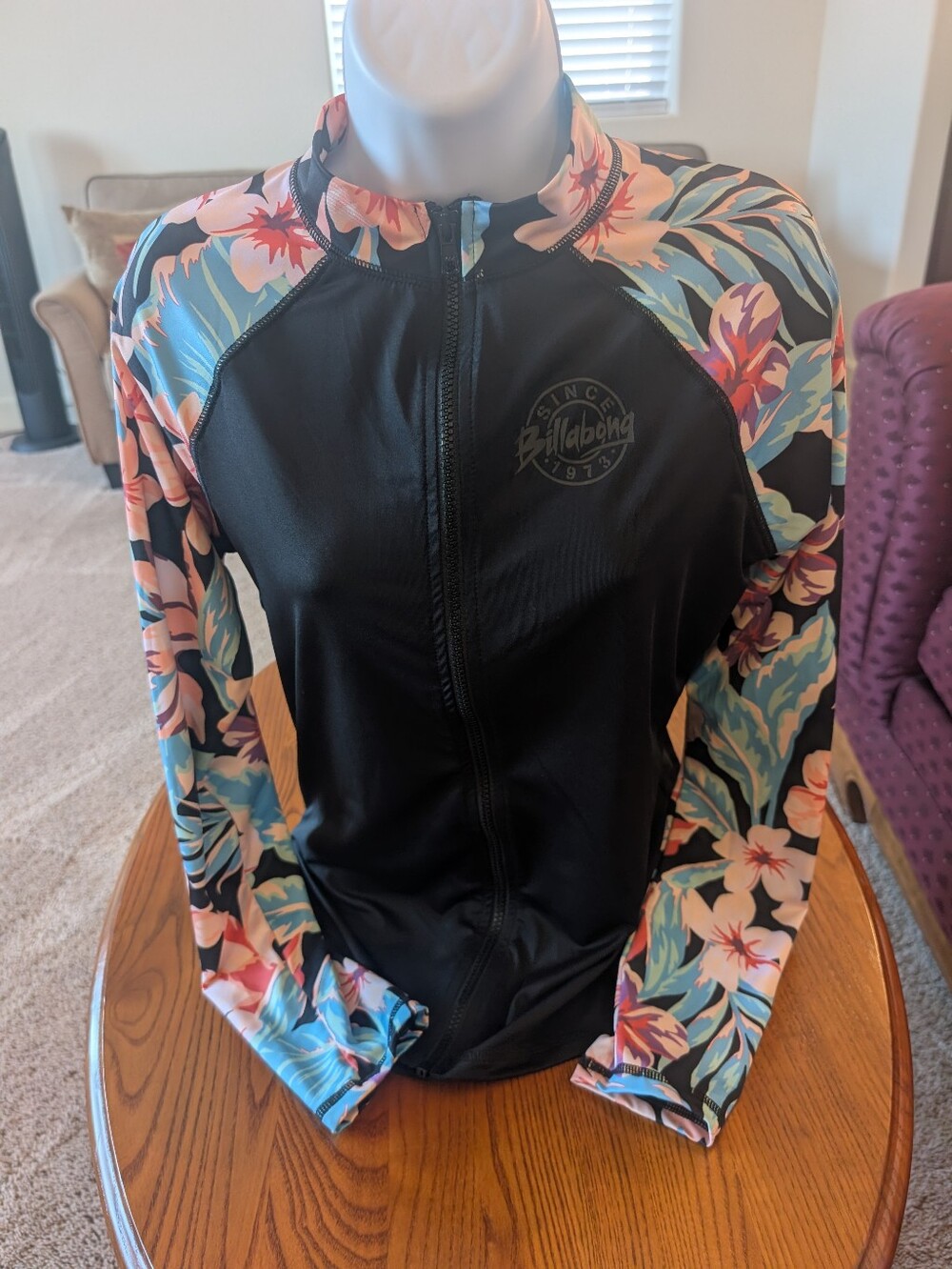 Billabong Black/Floral Long Sleeve Rash Guard Top With UVA Protection, Size L